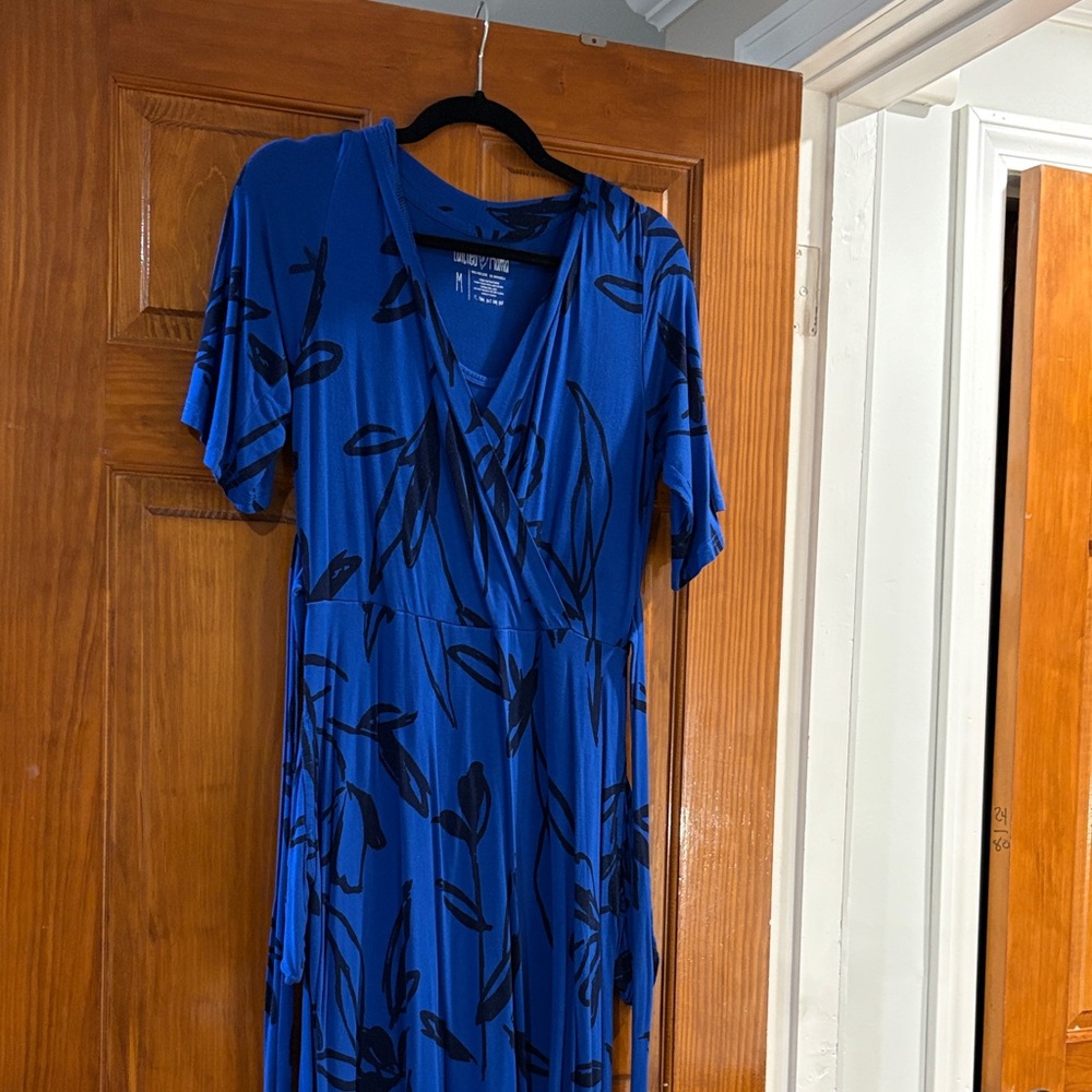 Latched Mama Blue Floral-Print Midi Nursing Dress size Medium